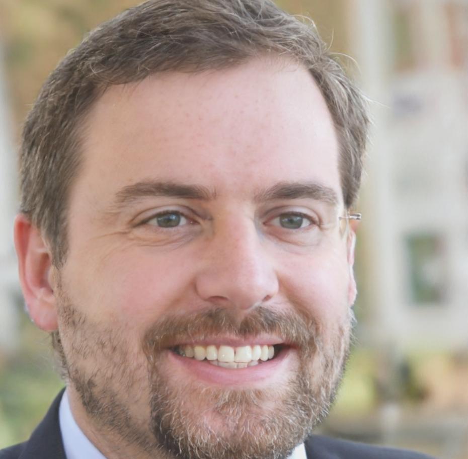 Portrait de Damien Rousseau, expert financier